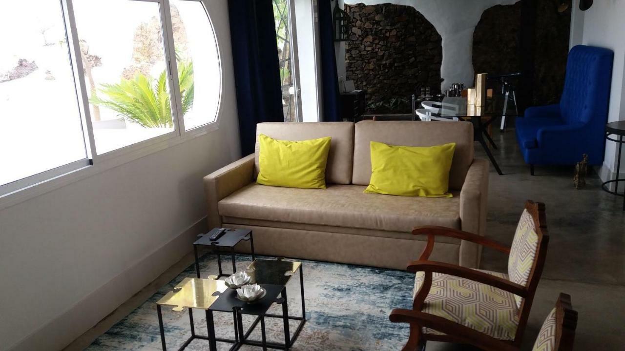 הוילה אגאטה Vilna House With Private Pool, Jacuzzi And Garden -Optional Pool And Jacuzzi Heating מראה חיצוני תמונה